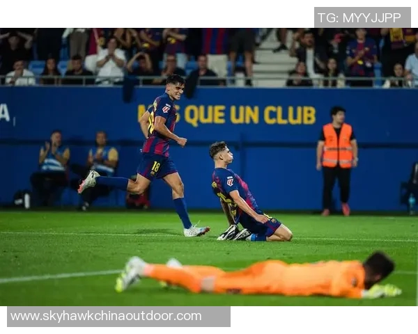 巴伦西亚球员受伤下场，球队遭遇困境但仍力争奋斗